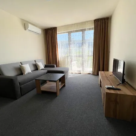Apartment Rabi Park-suites Saints Constantine and Helena